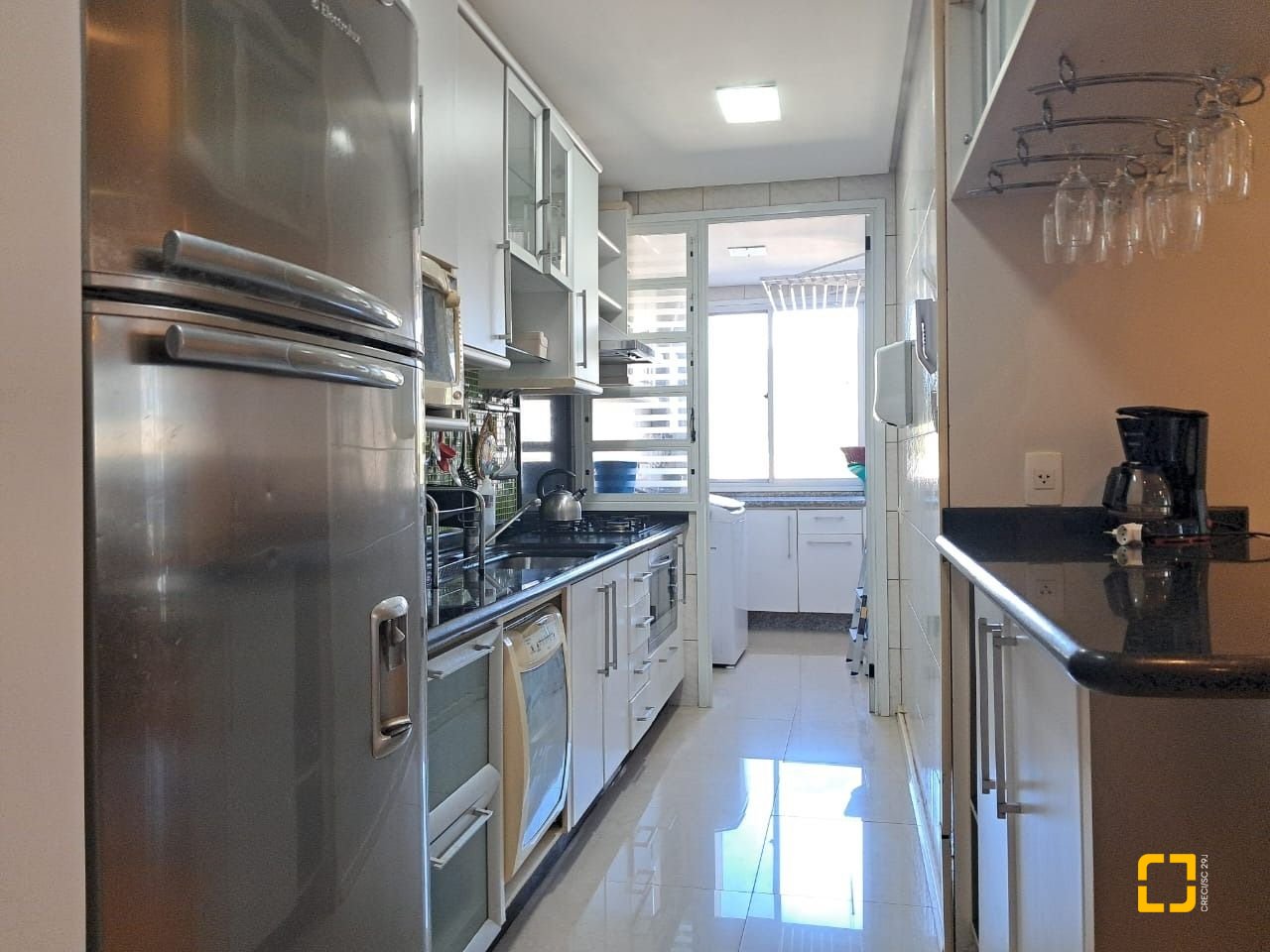 Apartamento com 123m², 4 quartos (sendo 1 suíte), 2 garagens, no bairro Canasvieiras em Florianópolis
