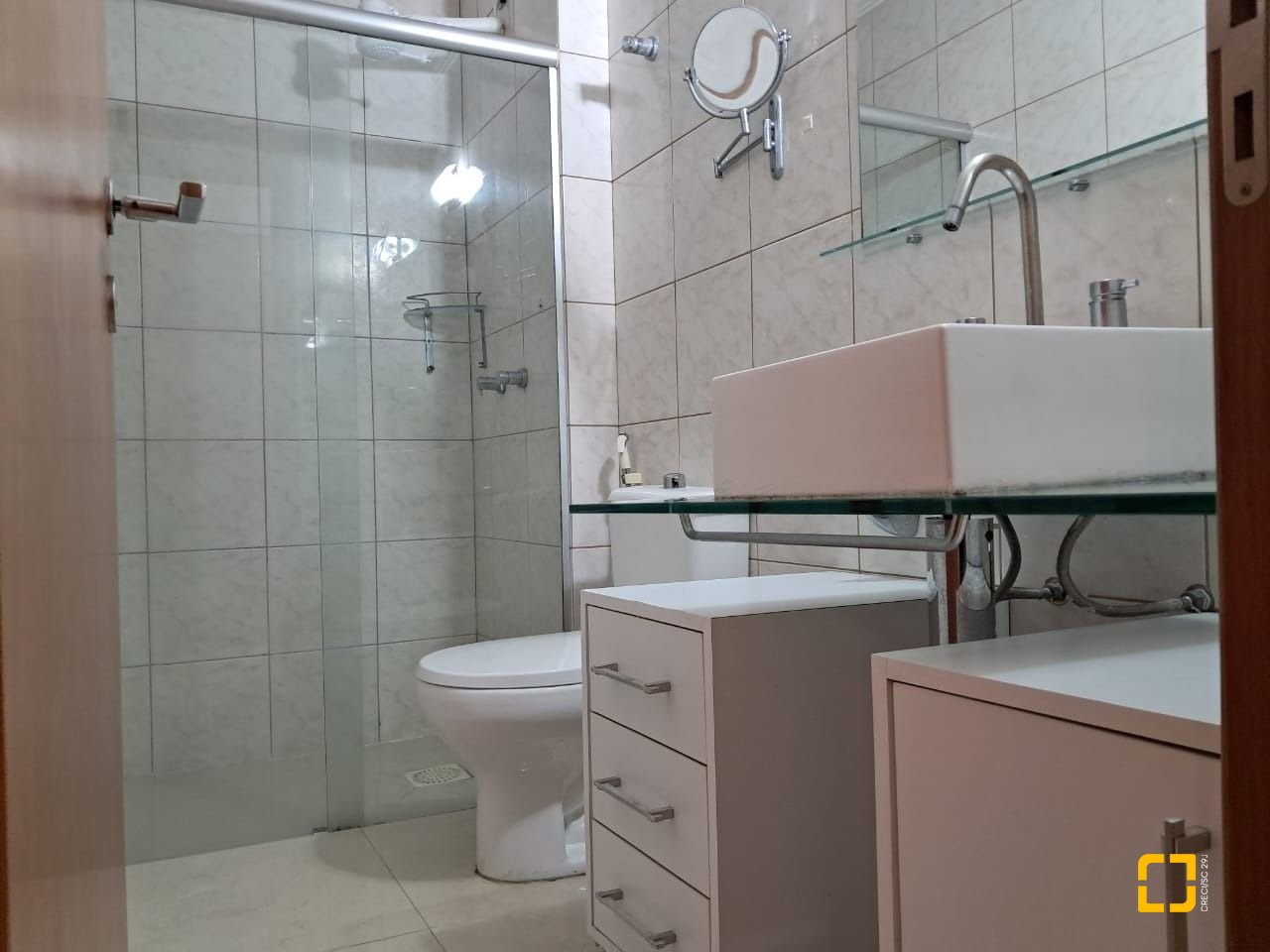 Apartamento com 123m², 4 quartos (sendo 1 suíte), 2 garagens, no bairro Canasvieiras em Florianópolis