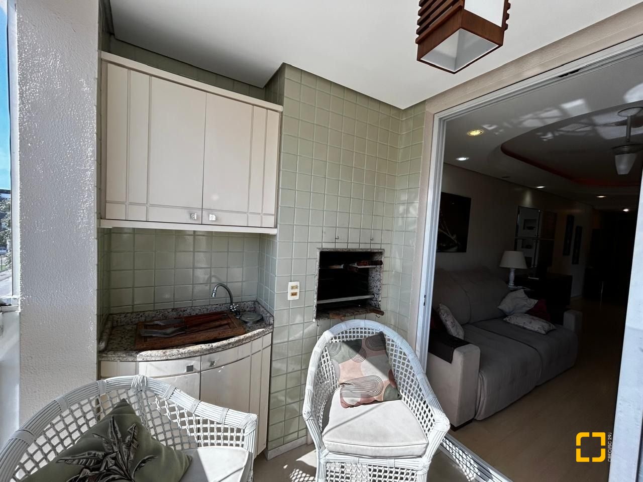 Apartamento com 123m², 4 quartos (sendo 1 suíte), 2 garagens, no bairro Canasvieiras em Florianópolis