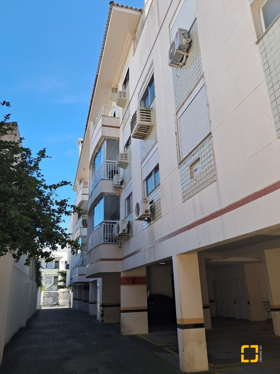 Apartamento com 123m², 4 quartos (sendo 1 suíte), 2 garagens, no bairro Canasvieiras em Florianópolis