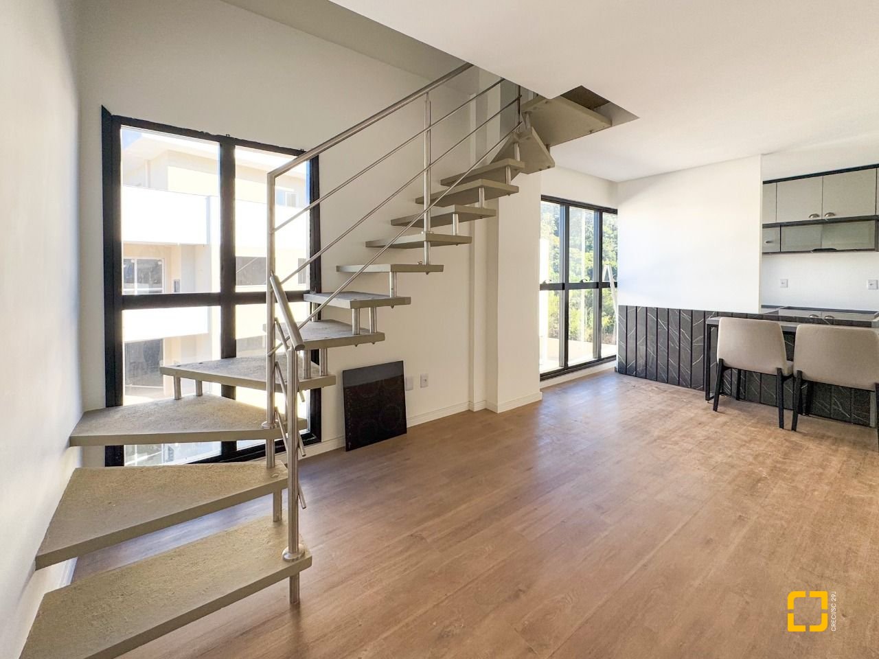 Apartamento com 101m², 4 quartos (sendo 1 suíte), 2 garagens, no bairro Ingleses em Florianópolis