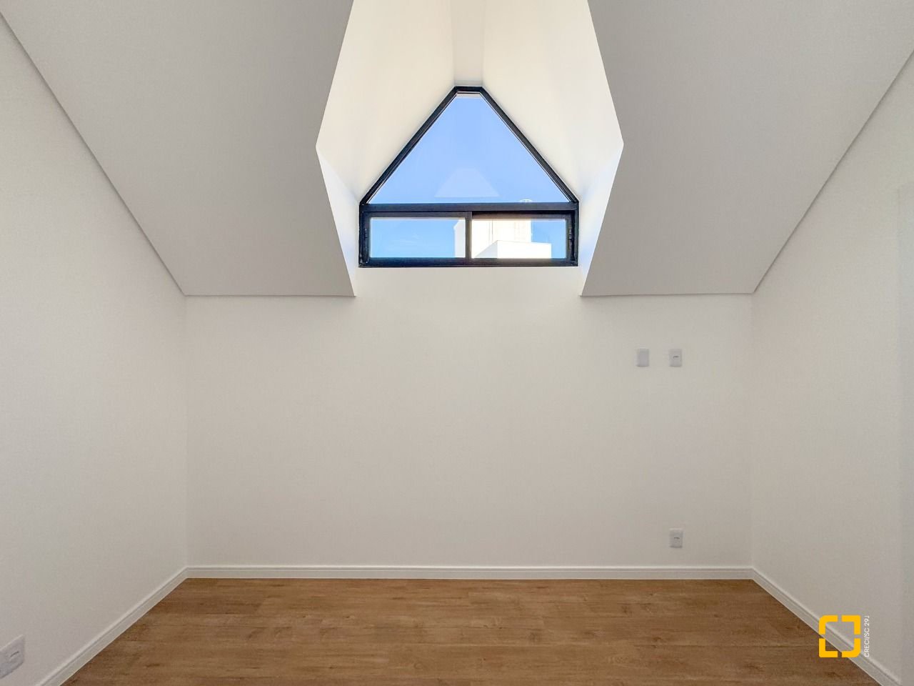 Apartamento com 101m², 4 quartos (sendo 1 suíte), 2 garagens, no bairro Ingleses em Florianópolis