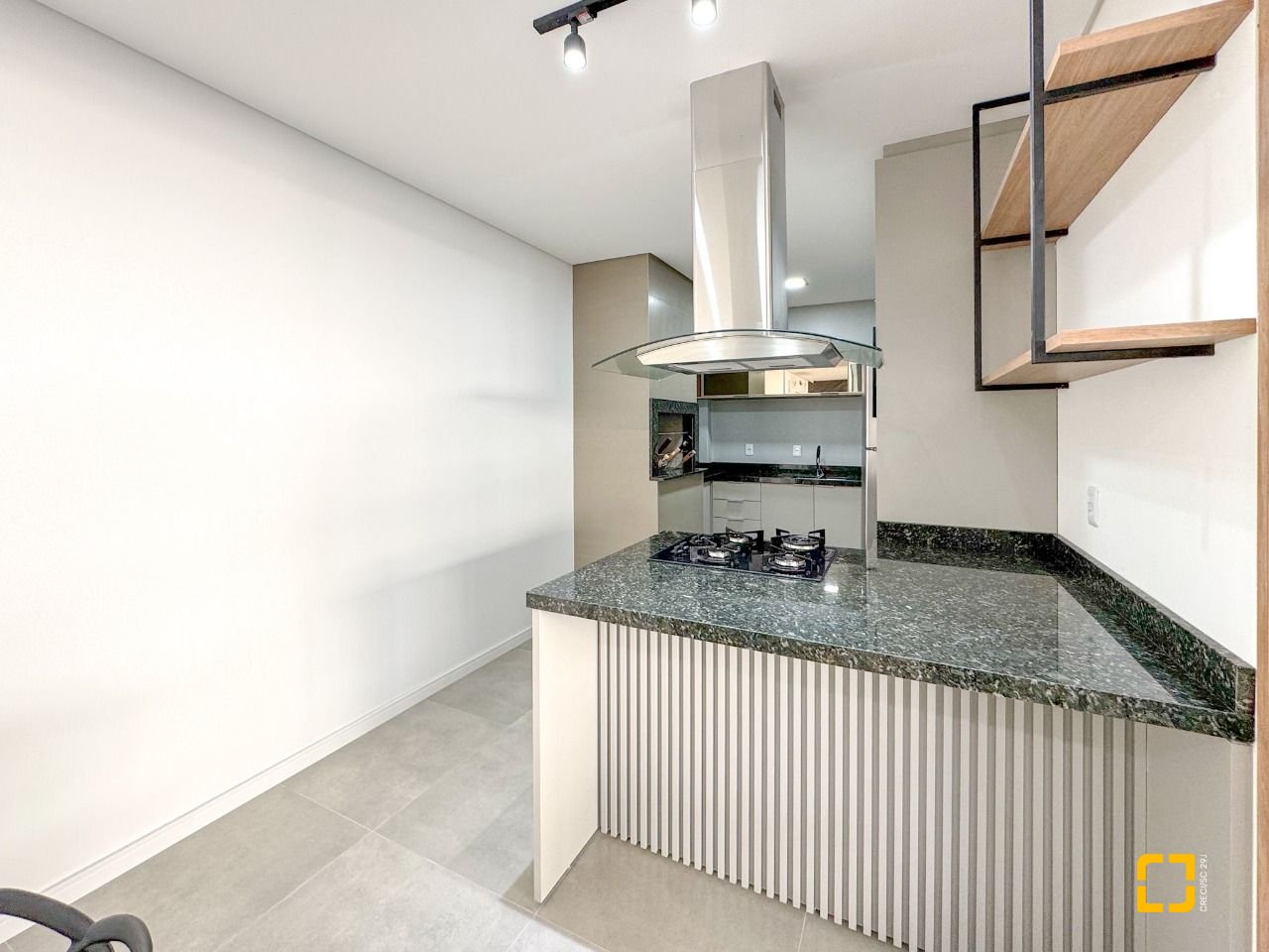 Apartamento com 101m², 4 quartos (sendo 1 suíte), 2 garagens, no bairro Ingleses em Florianópolis