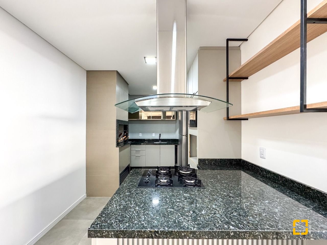 Apartamento com 101m², 4 quartos (sendo 1 suíte), 2 garagens, no bairro Ingleses em Florianópolis