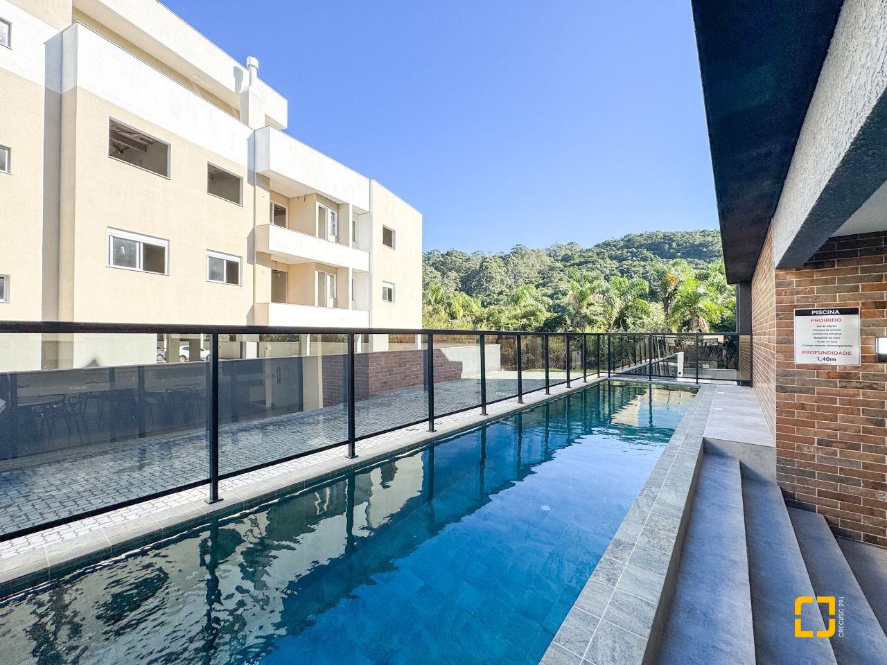 Apartamento com 101m², 4 quartos (sendo 1 suíte), 2 garagens, no bairro Ingleses em Florianópolis