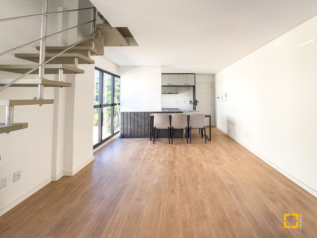 Apartamento com 101m², 4 quartos (sendo 1 suíte), 2 garagens, no bairro Ingleses em Florianópolis