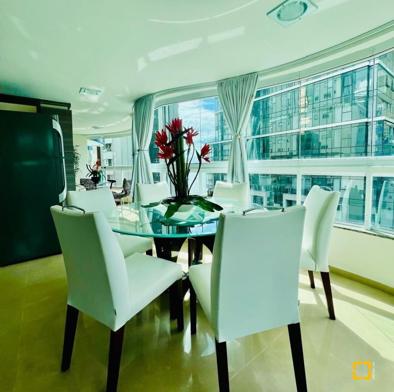 Apartamento com 127m², 3 quartos (sendo 3 suítes), 2 garagens, no bairro Barra Sul em Balneário Camboriú