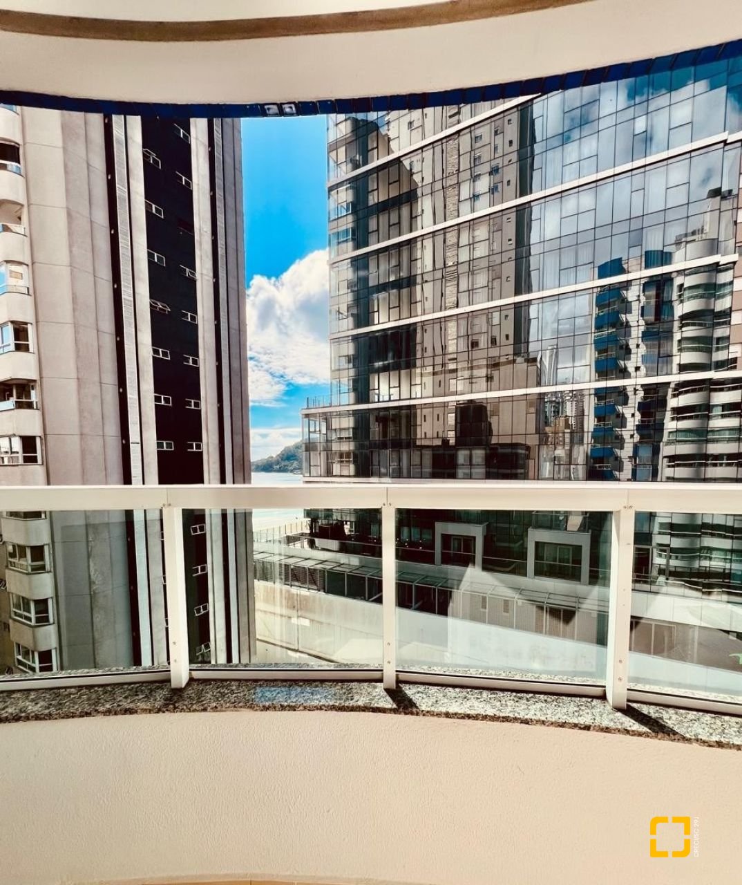 Apartamento com 127m², 3 quartos (sendo 3 suítes), 2 garagens, no bairro Barra Sul em Balneário Camboriú