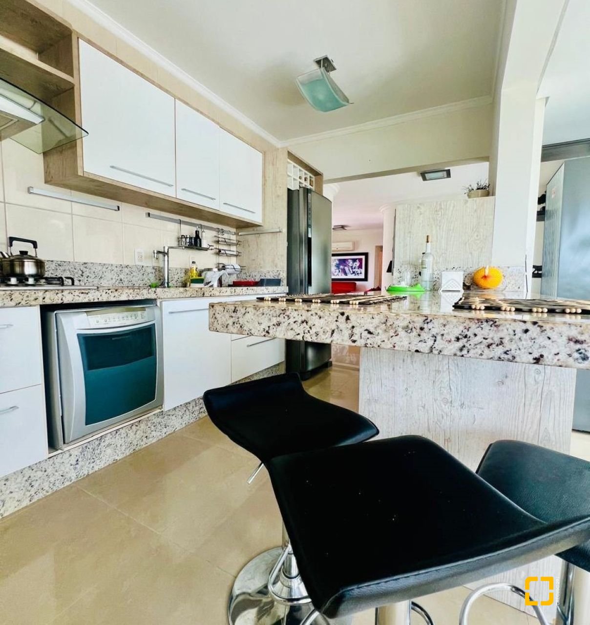 Apartamento com 127m², 3 quartos (sendo 3 suítes), 2 garagens, no bairro Barra Sul em Balneário Camboriú