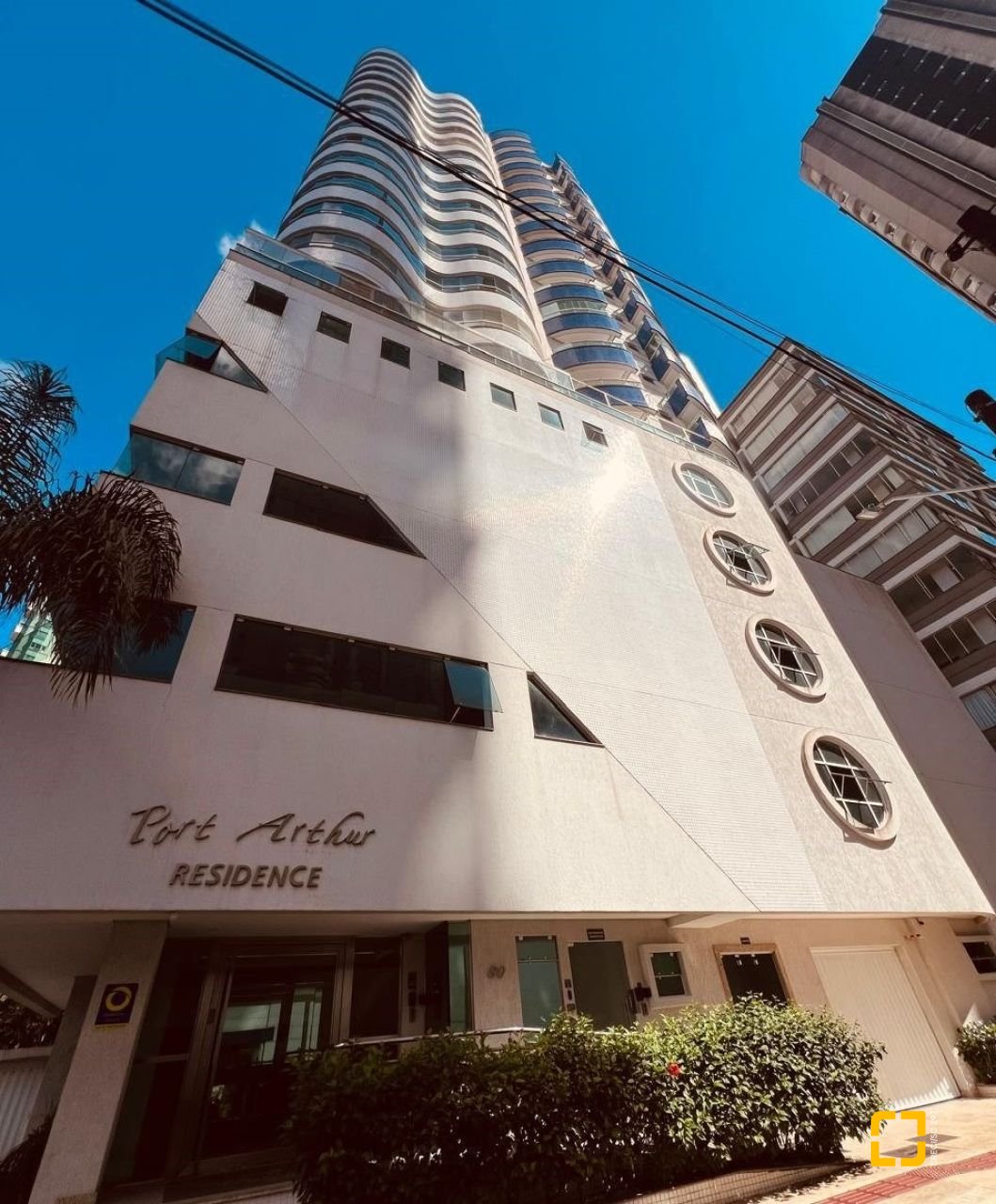 Apartamento com 127m², 3 quartos (sendo 3 suítes), 2 garagens, no bairro Barra Sul em Balneário Camboriú