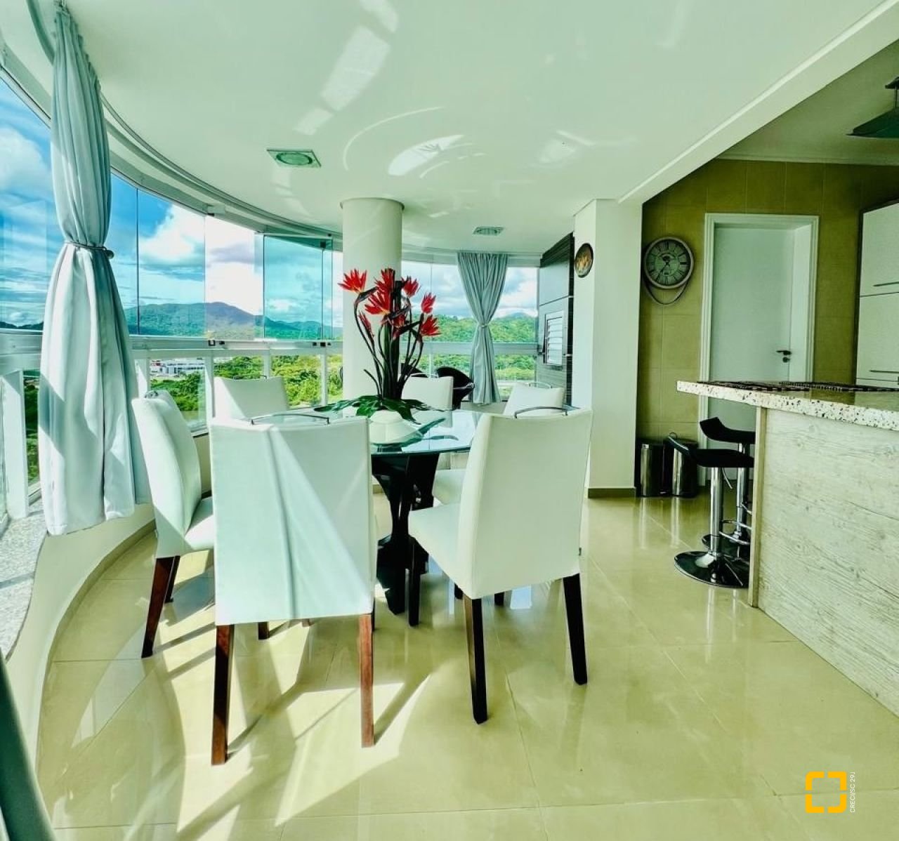 Apartamento com 127m², 3 quartos (sendo 3 suítes), 2 garagens, no bairro Barra Sul em Balneário Camboriú