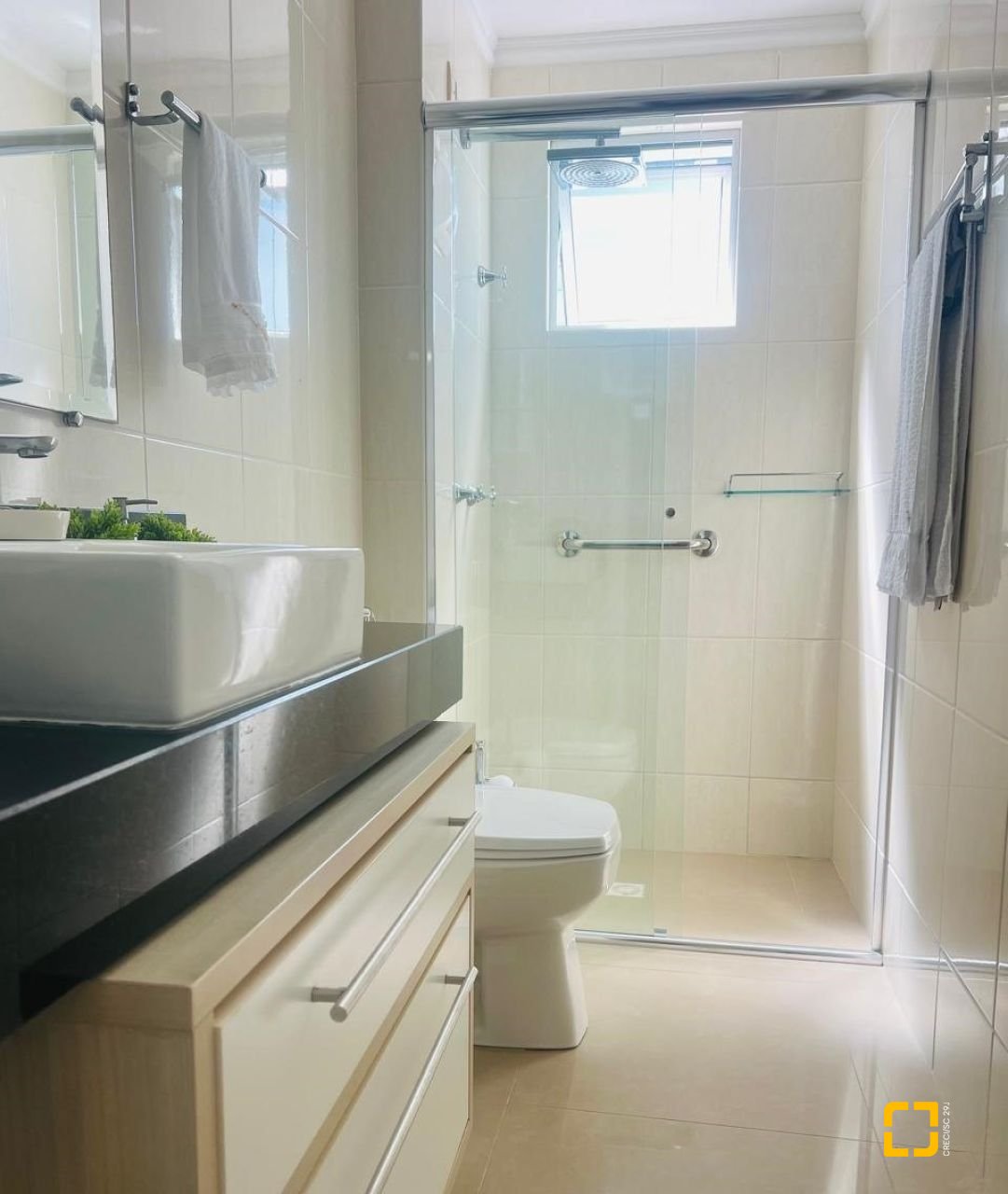 Apartamento com 127m², 3 quartos (sendo 3 suítes), 2 garagens, no bairro Barra Sul em Balneário Camboriú