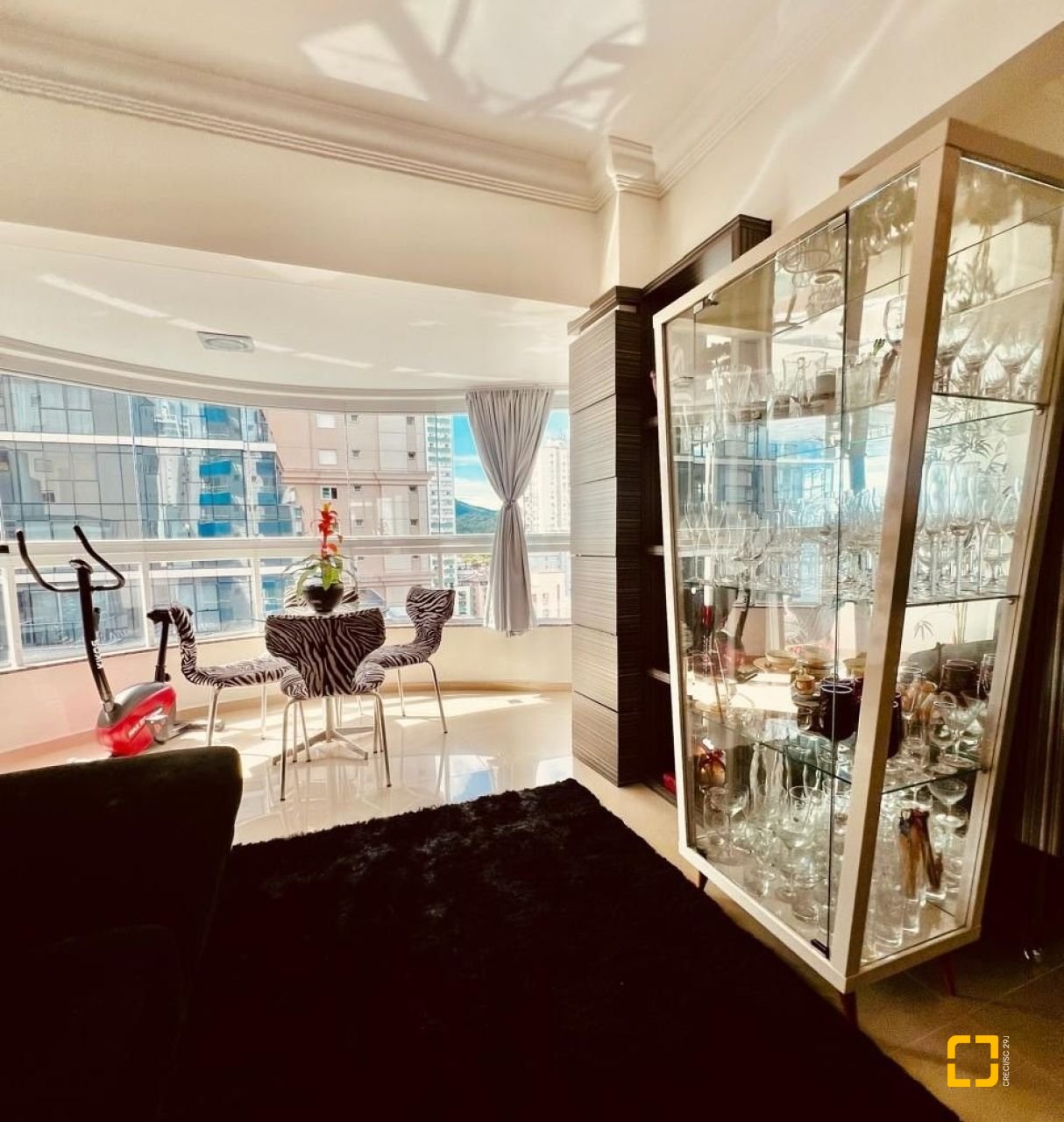 Apartamento com 127m², 3 quartos (sendo 3 suítes), 2 garagens, no bairro Barra Sul em Balneário Camboriú