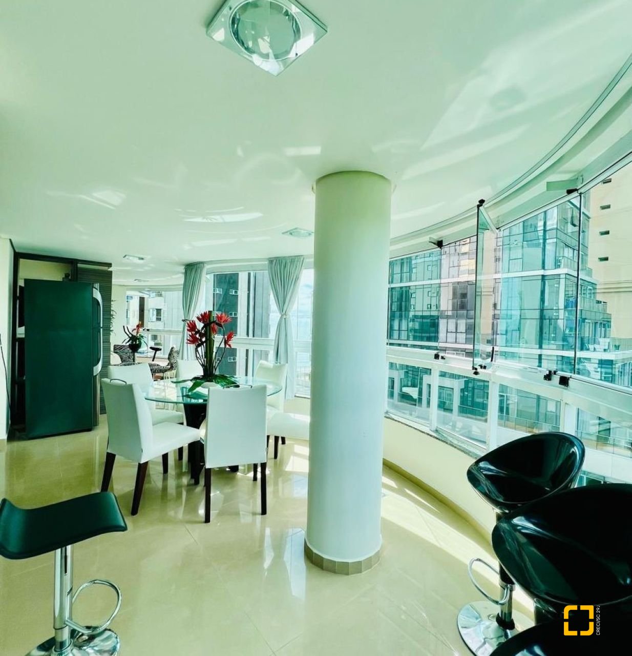 Apartamento com 127m², 3 quartos (sendo 3 suítes), 2 garagens, no bairro Barra Sul em Balneário Camboriú