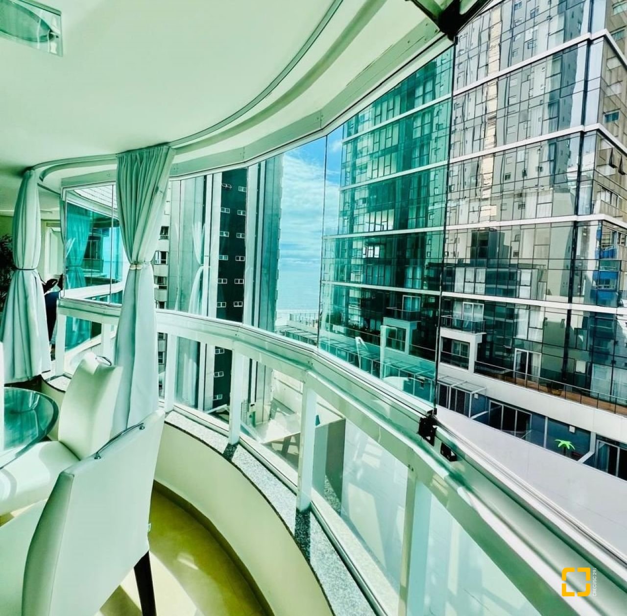 Apartamento com 127m², 3 quartos (sendo 3 suítes), 2 garagens, no bairro Barra Sul em Balneário Camboriú