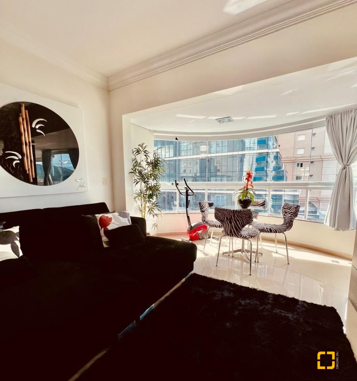 Apartamento com 127m², 3 quartos (sendo 3 suítes), 2 garagens, no bairro Barra Sul em Balneário Camboriú