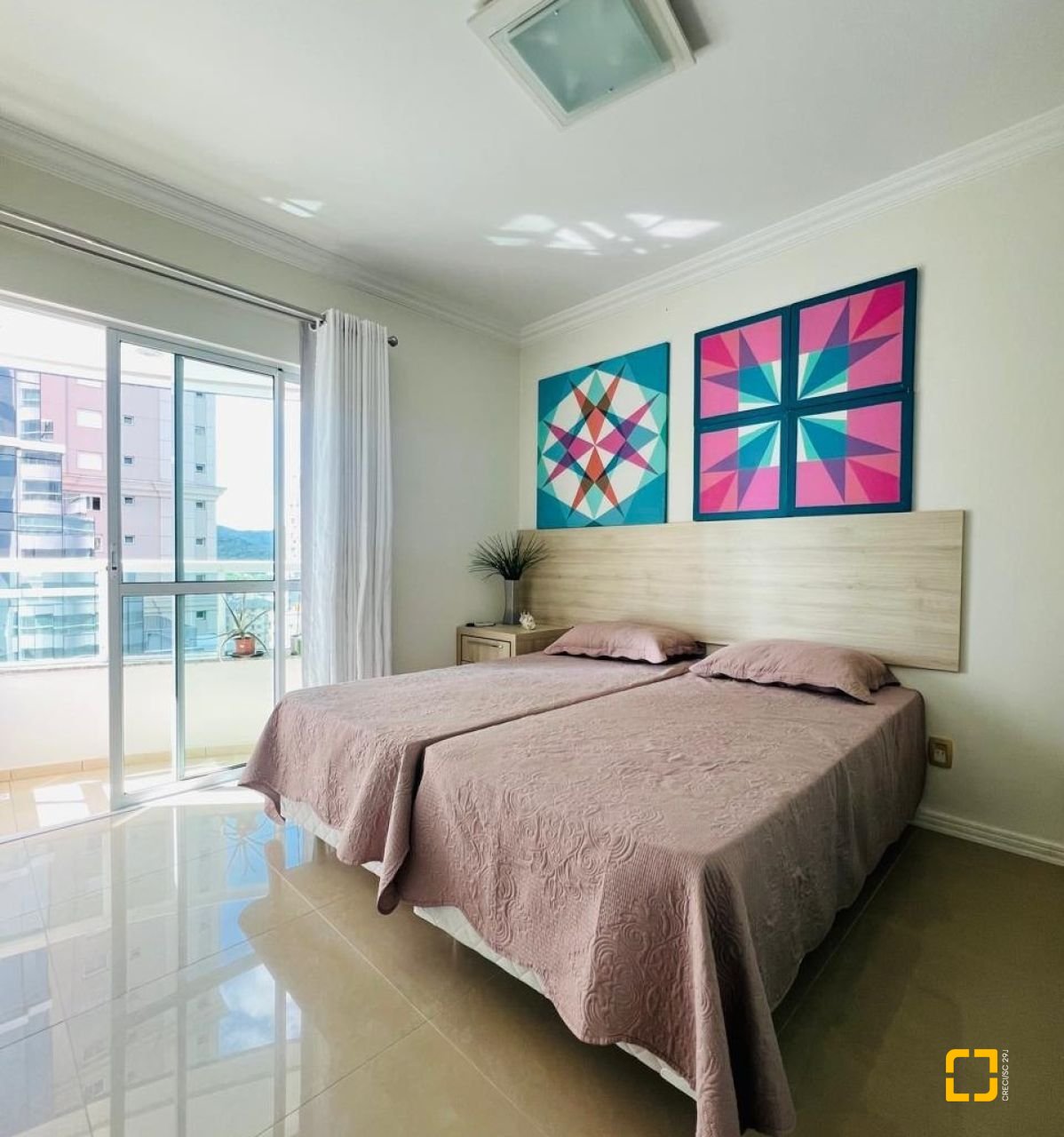 Apartamento com 127m², 3 quartos (sendo 3 suítes), 2 garagens, no bairro Barra Sul em Balneário Camboriú