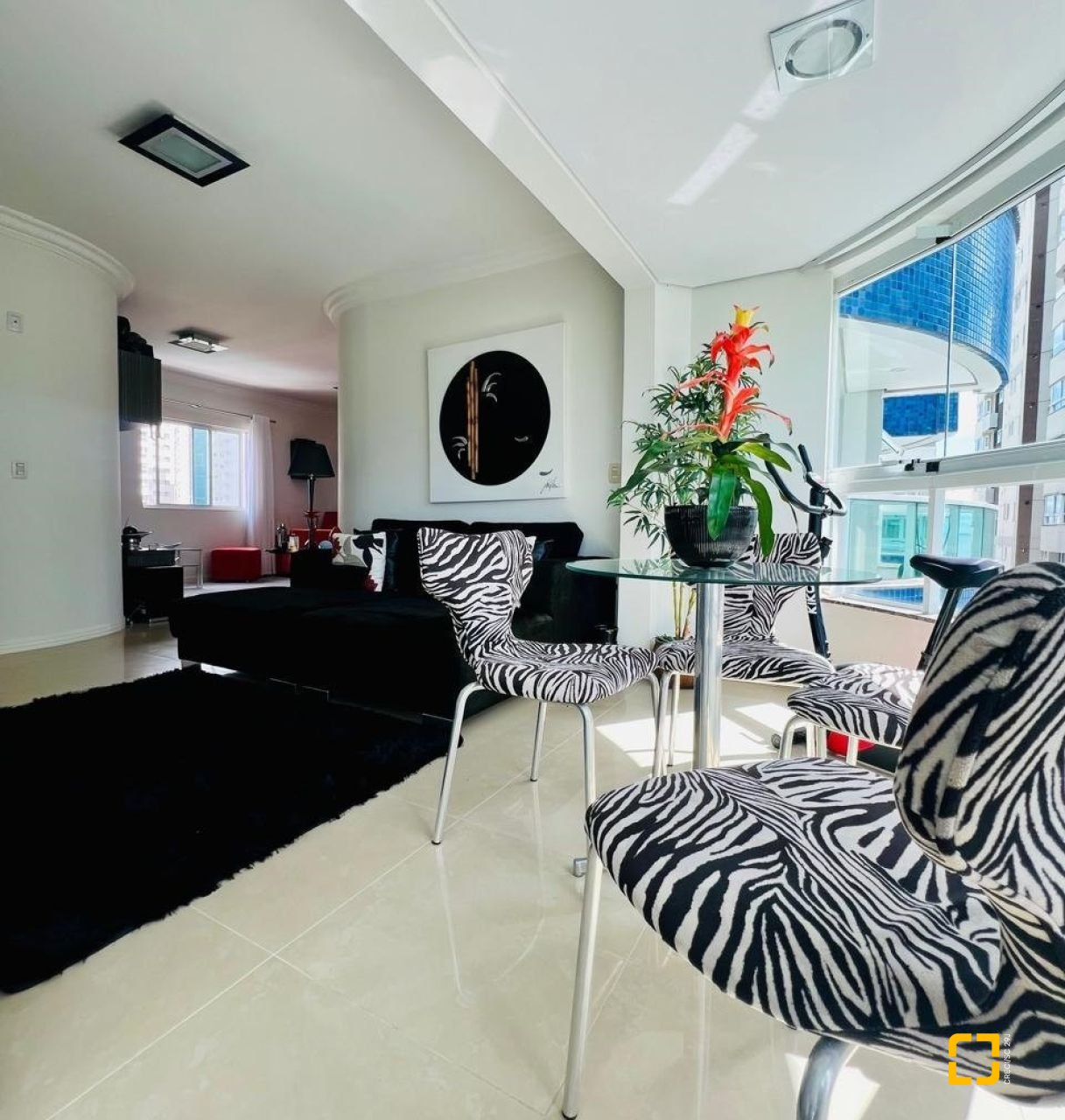 Apartamento com 127m², 3 quartos (sendo 3 suítes), 2 garagens, no bairro Barra Sul em Balneário Camboriú