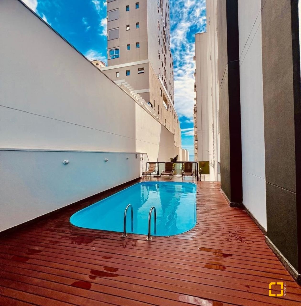 Apartamento com 127m², 3 quartos (sendo 3 suítes), 2 garagens, no bairro Barra Sul em Balneário Camboriú