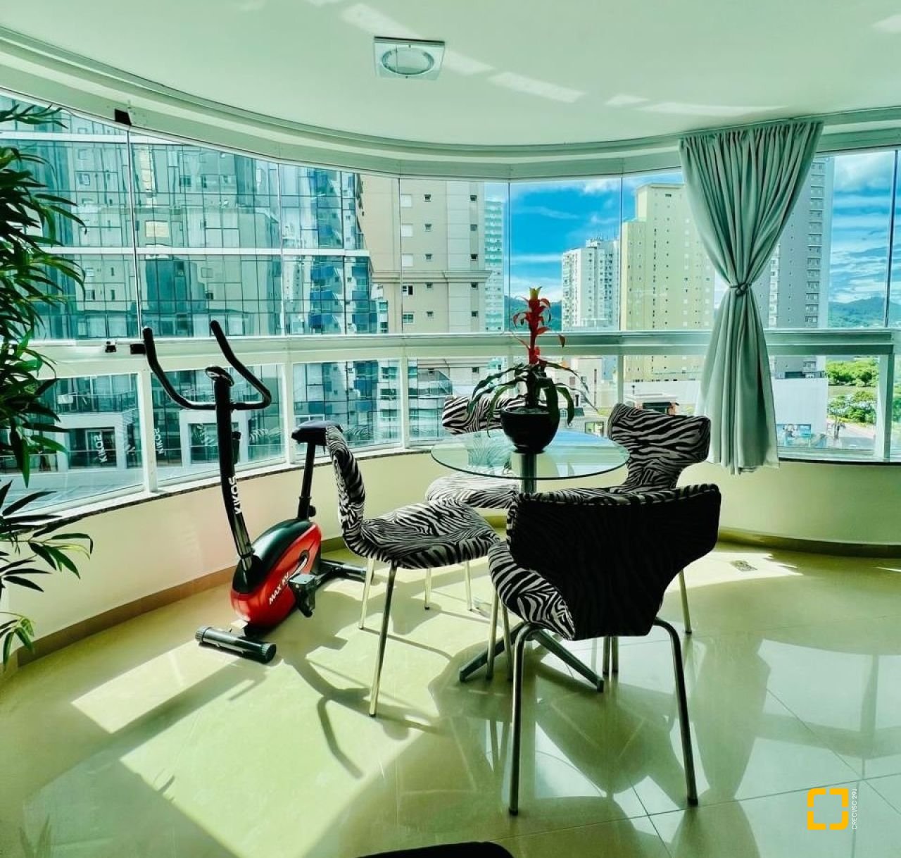 Apartamento com 127m², 3 quartos (sendo 3 suítes), 2 garagens, no bairro Barra Sul em Balneário Camboriú