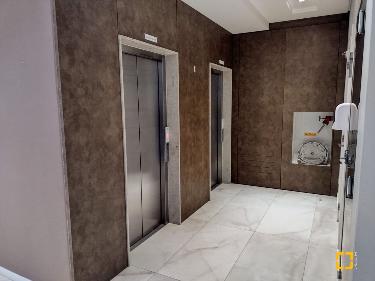 Apartamento com 93m², 3 quartos (sendo 1 suíte), 1 garagem, no bairro Barreiros em São José
