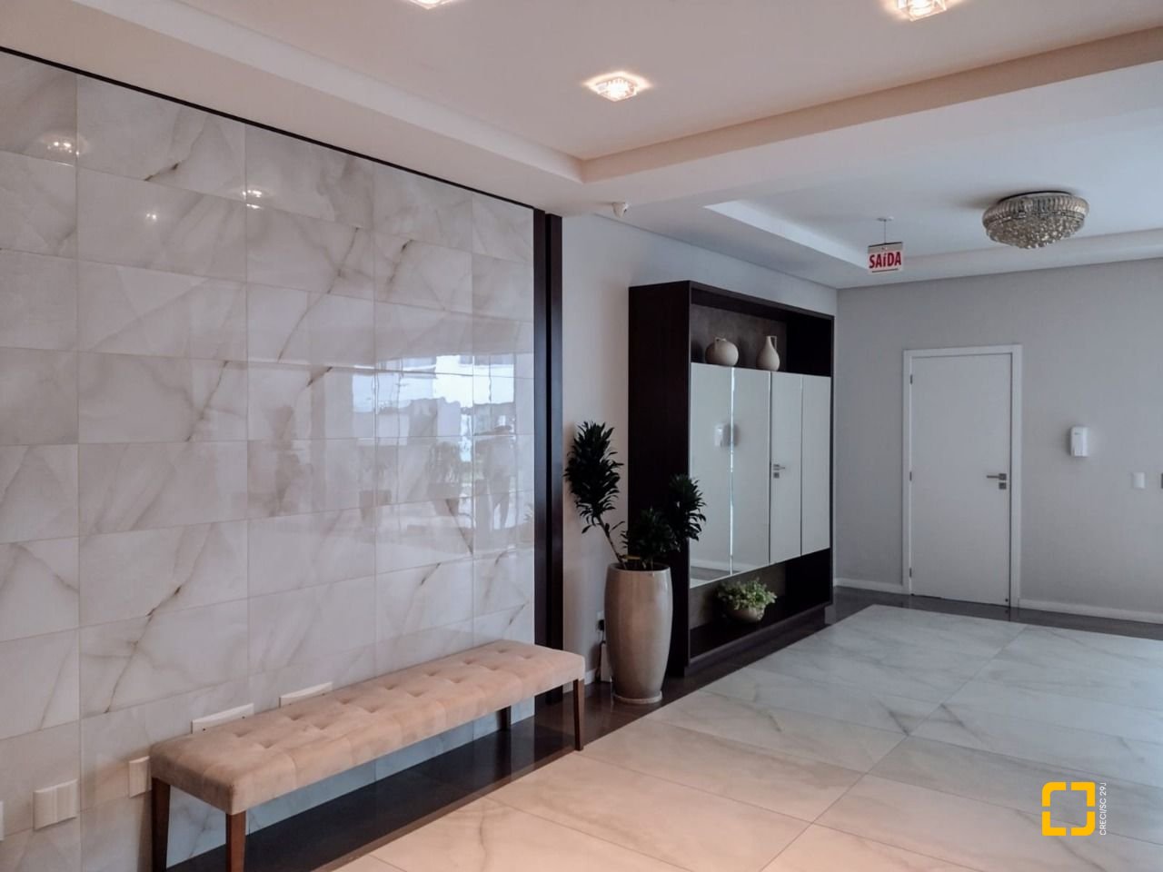 Apartamento com 93m², 3 quartos (sendo 1 suíte), 1 garagem, no bairro Barreiros em São José