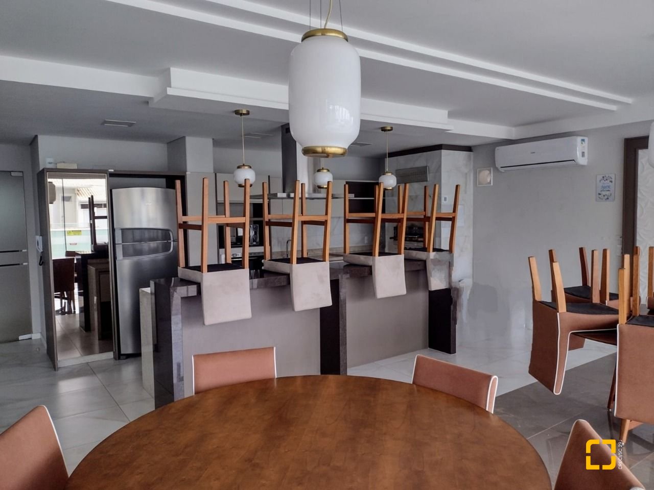 Apartamento com 93m², 3 quartos (sendo 1 suíte), 1 garagem, no bairro Barreiros em São José