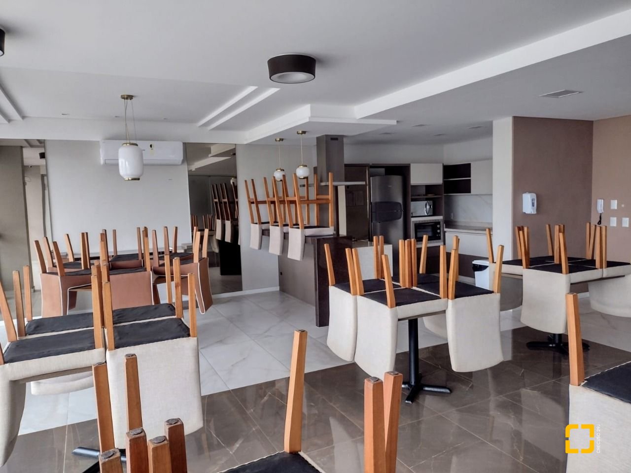 Apartamento com 93m², 3 quartos (sendo 1 suíte), 1 garagem, no bairro Barreiros em São José