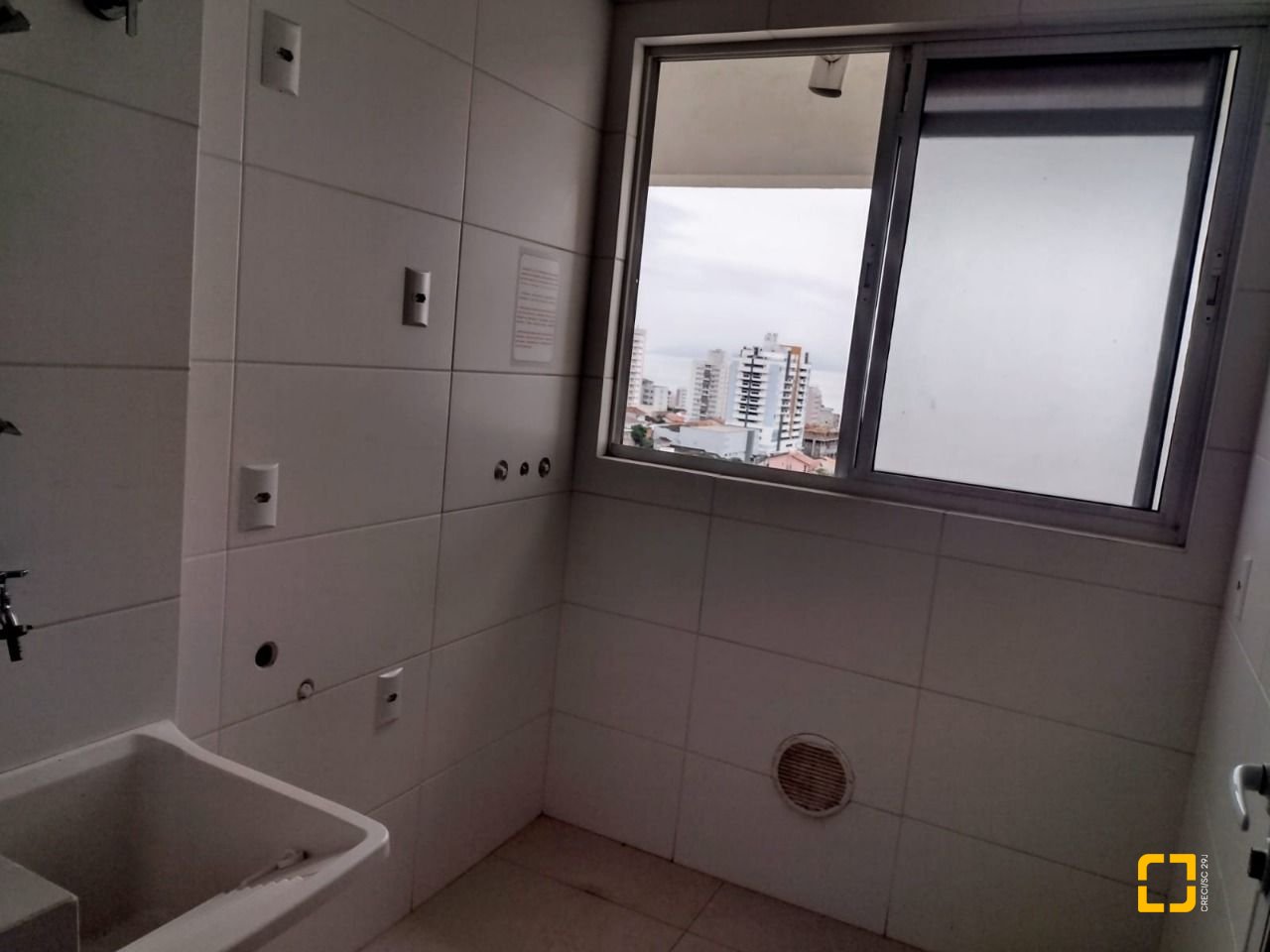Apartamento com 93m², 3 quartos (sendo 1 suíte), 1 garagem, no bairro Barreiros em São José