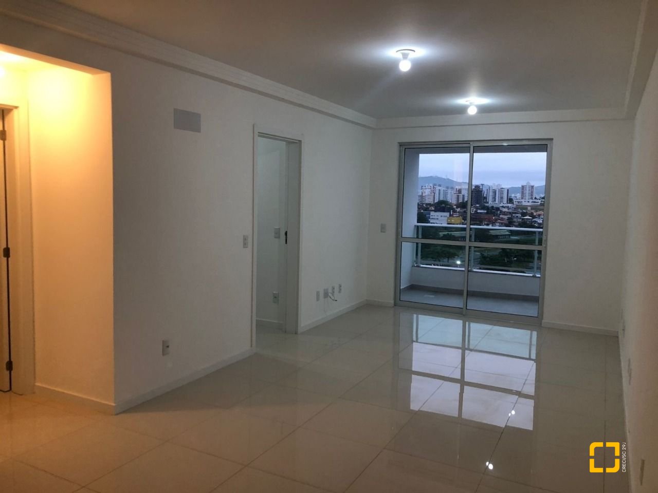 Apartamento com 93m², 3 quartos (sendo 1 suíte), 1 garagem, no bairro Barreiros em São José