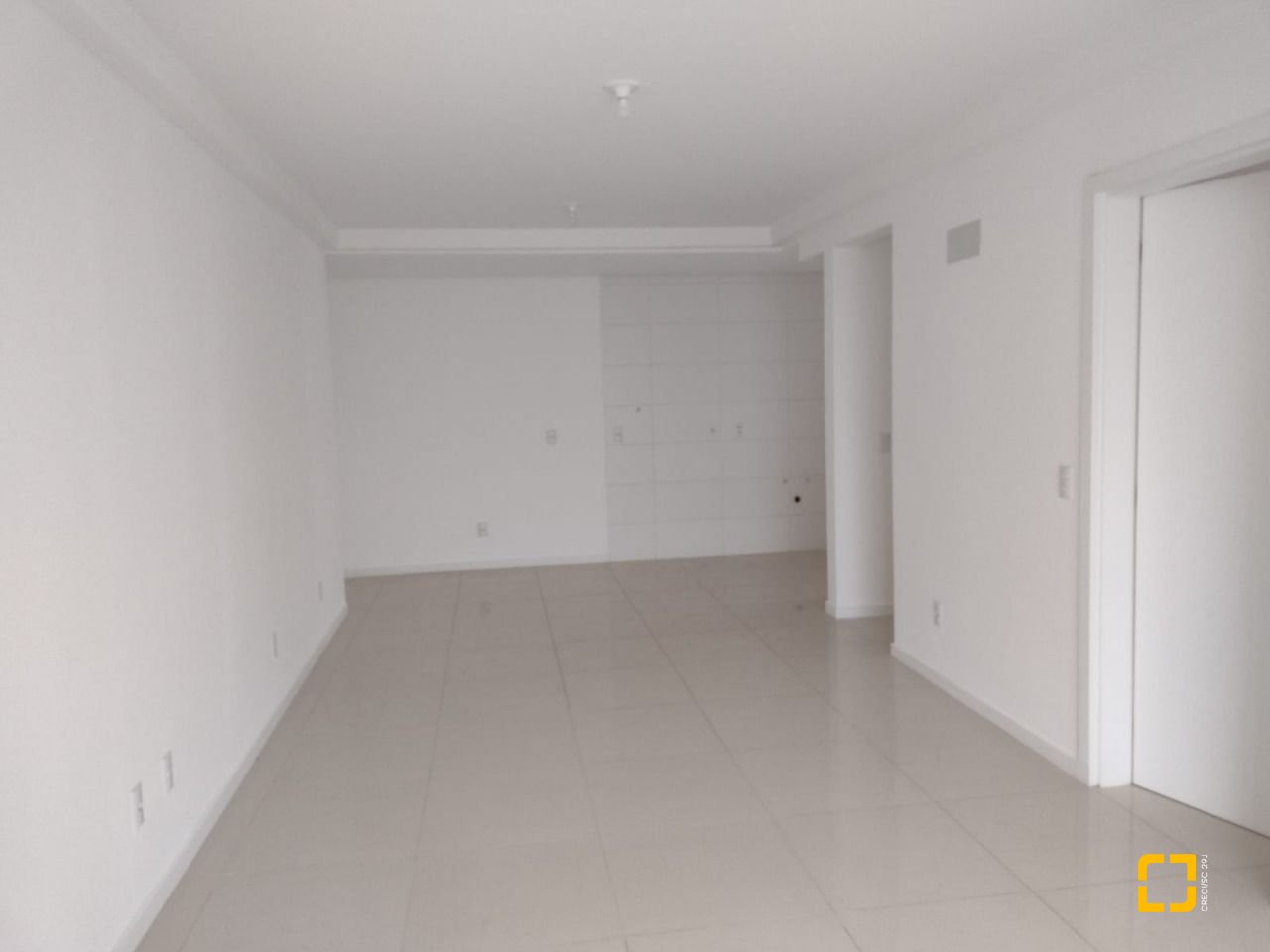 Apartamento com 93m², 3 quartos (sendo 1 suíte), 1 garagem, no bairro Barreiros em São José