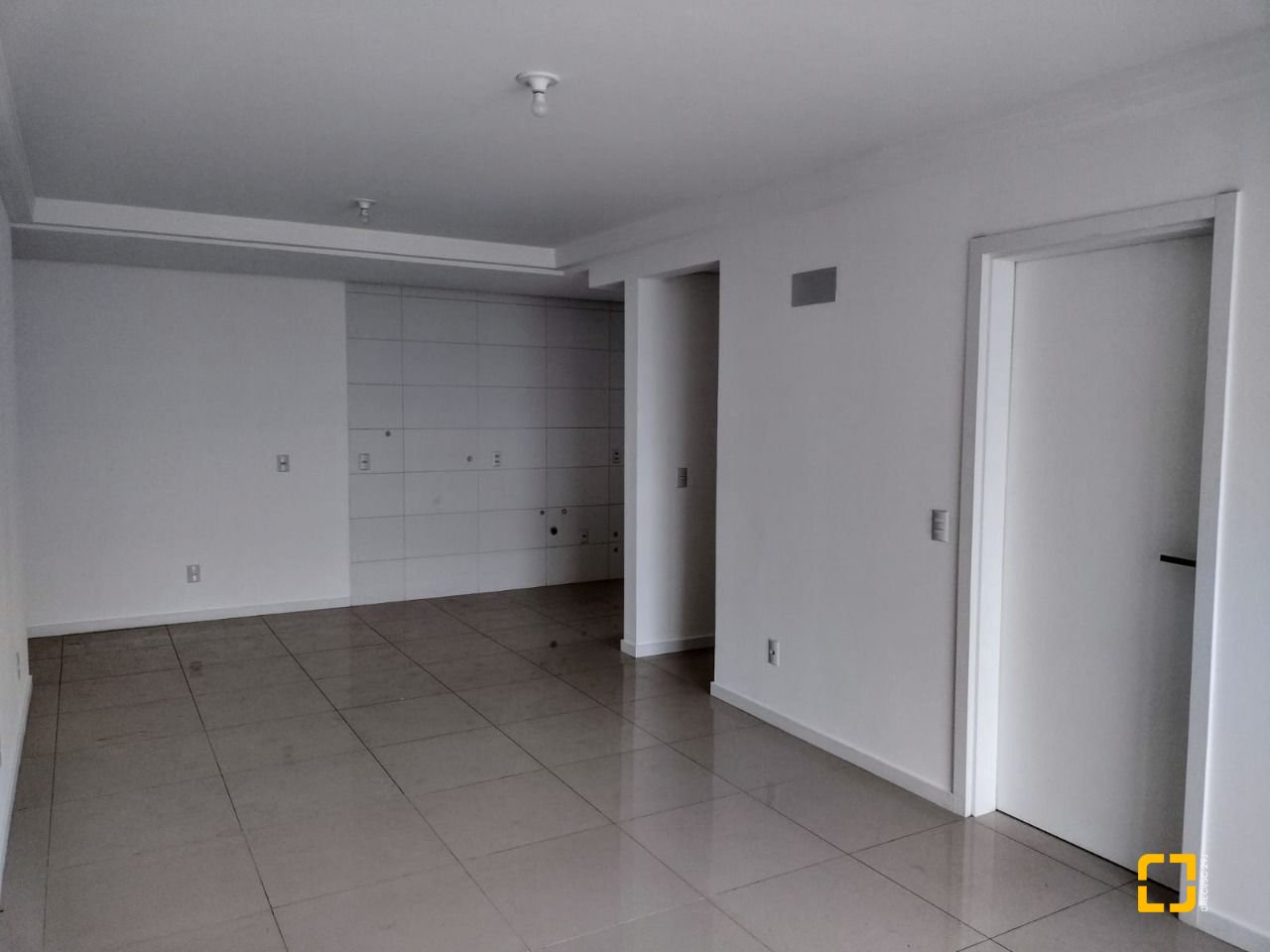 Apartamento com 93m², 3 quartos (sendo 1 suíte), 1 garagem, no bairro Barreiros em São José