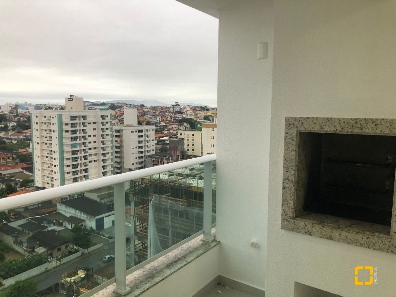 Apartamento com 93m², 3 quartos (sendo 1 suíte), 1 garagem, no bairro Barreiros em São José
