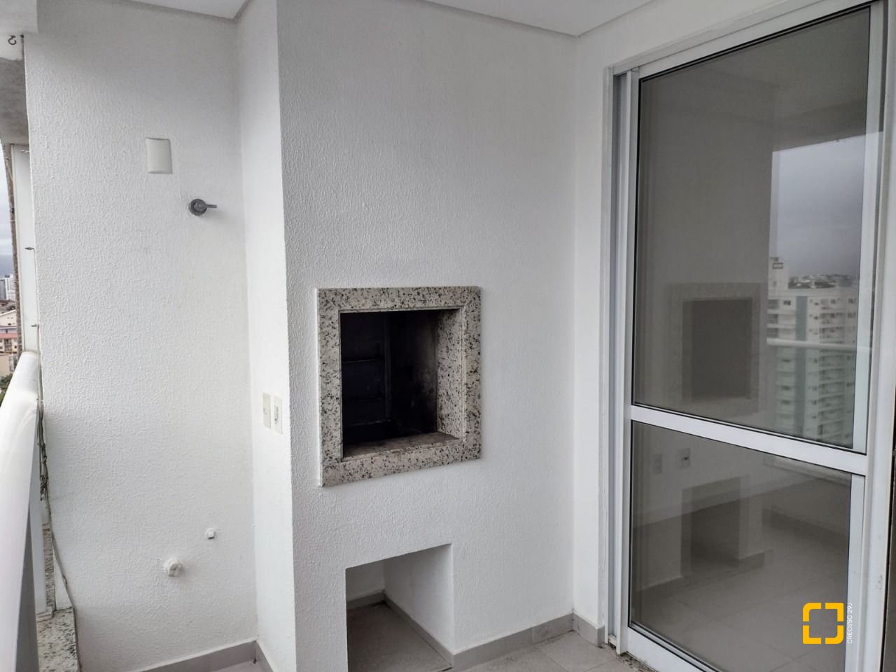 Apartamento com 93m², 3 quartos (sendo 1 suíte), 1 garagem, no bairro Barreiros em São José
