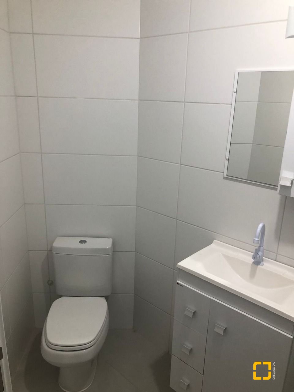 Apartamento com 93m², 3 quartos (sendo 1 suíte), 1 garagem, no bairro Barreiros em São José