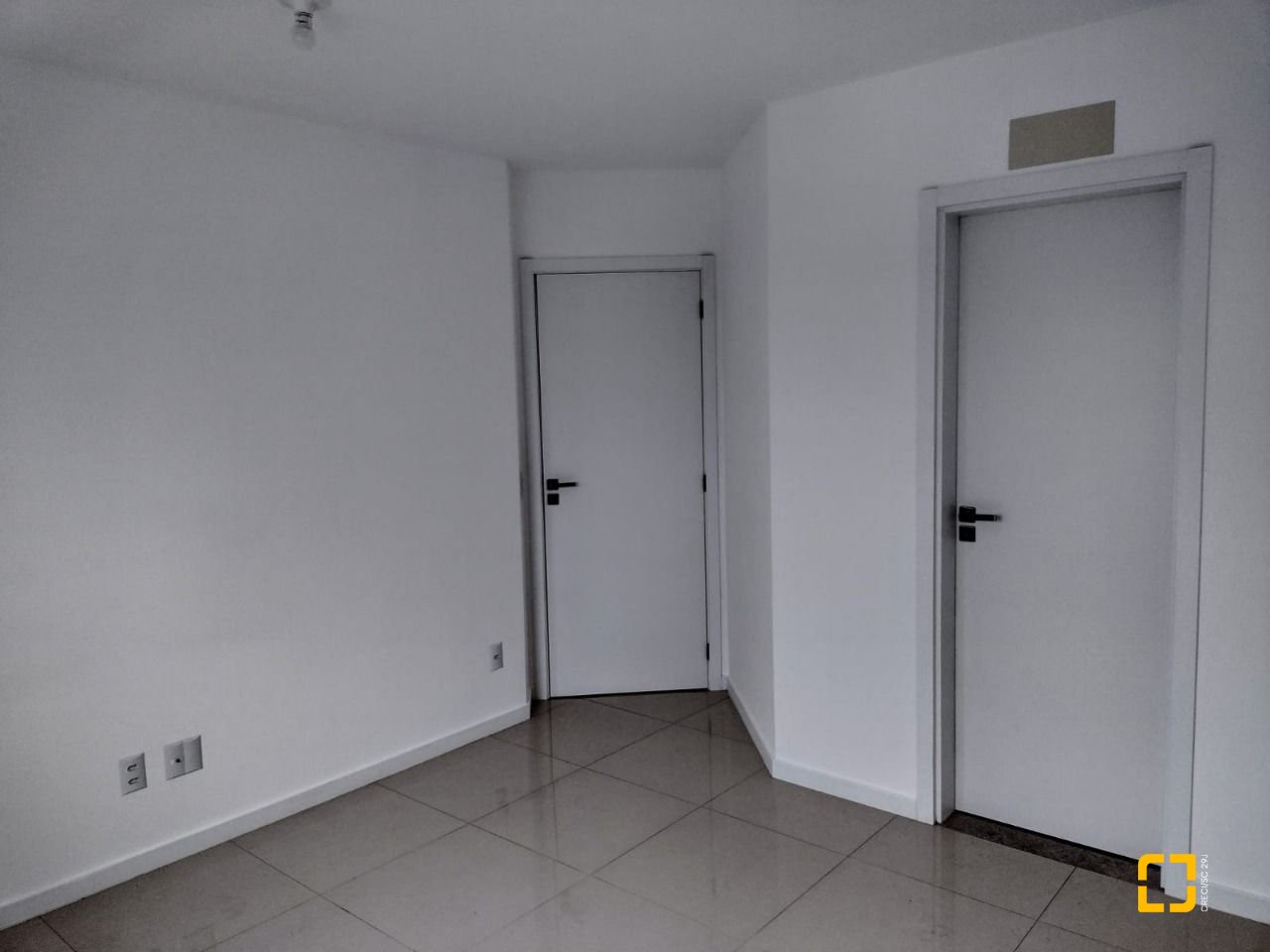 Apartamento com 93m², 3 quartos (sendo 1 suíte), 1 garagem, no bairro Barreiros em São José