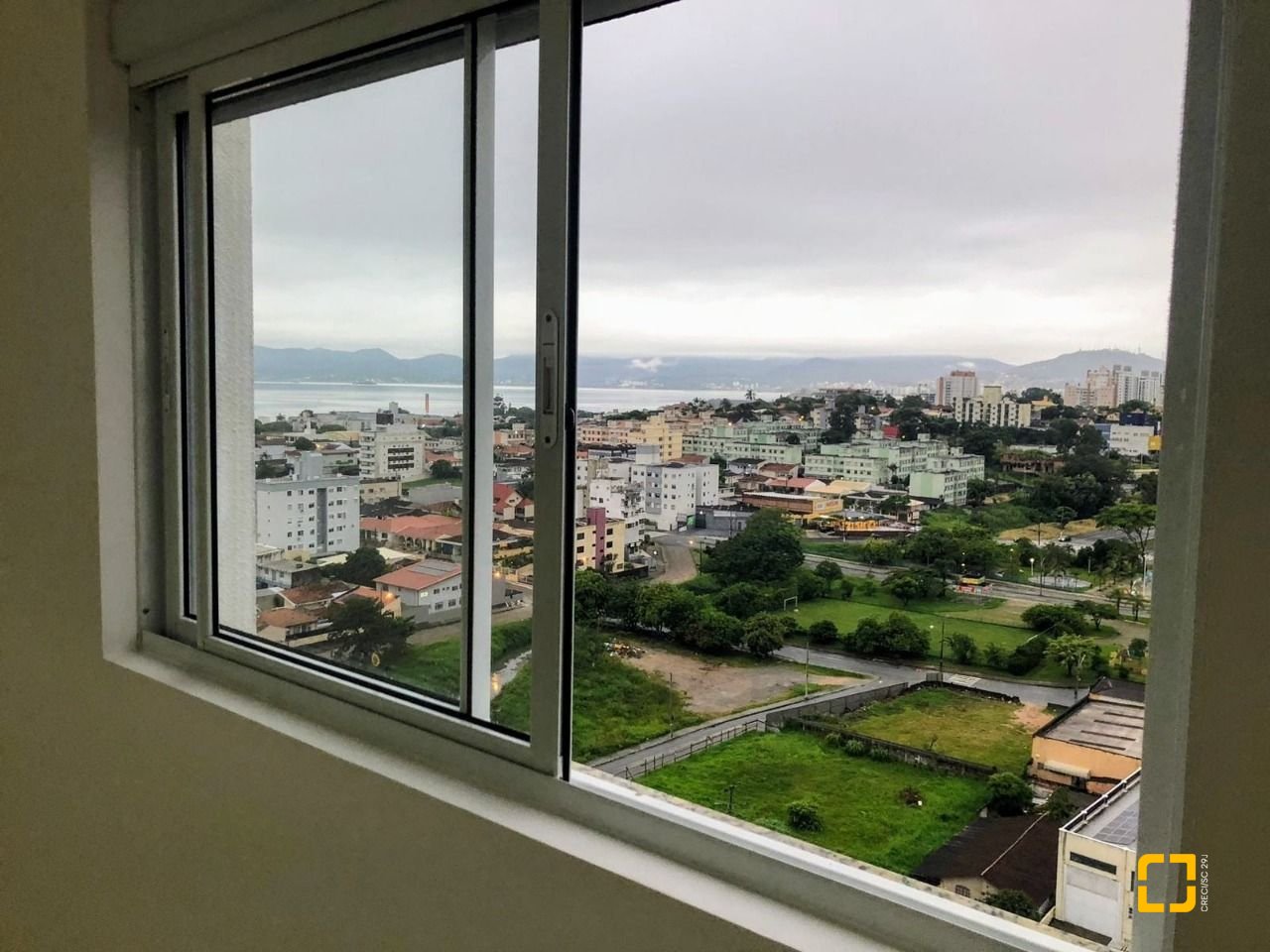 Apartamento com 93m², 3 quartos (sendo 1 suíte), 1 garagem, no bairro Barreiros em São José