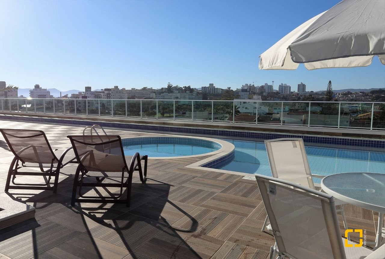 Apartamento com 93m², 3 quartos (sendo 1 suíte), 1 garagem, no bairro Barreiros em São José