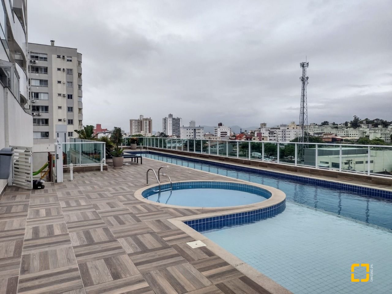 Apartamento com 93m², 3 quartos (sendo 1 suíte), 1 garagem, no bairro Barreiros em São José