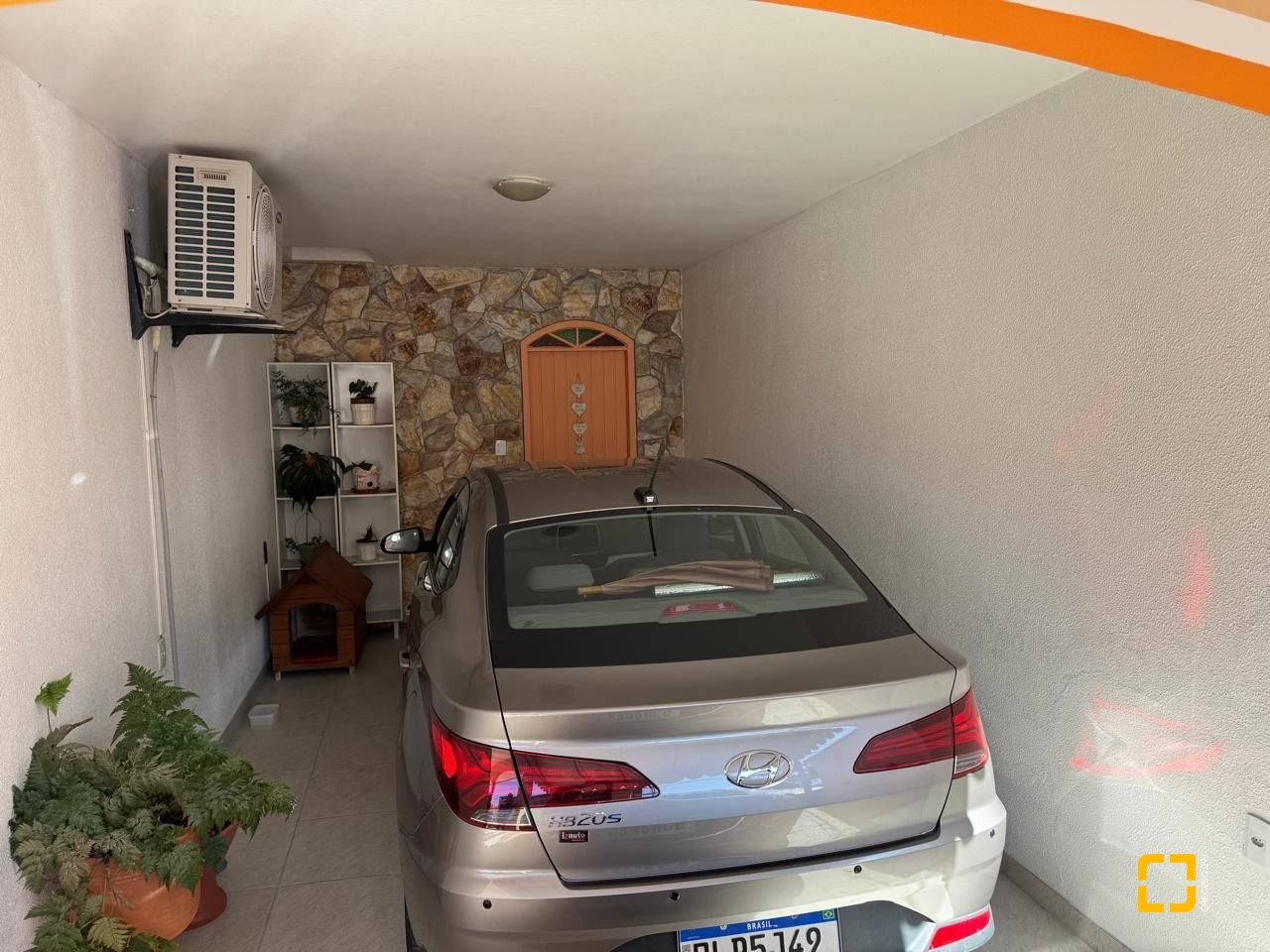 Casa com 235m², 4 quartos (sendo 1 suíte), 2 garagens, no bairro Rio Tavares em Florianópolis