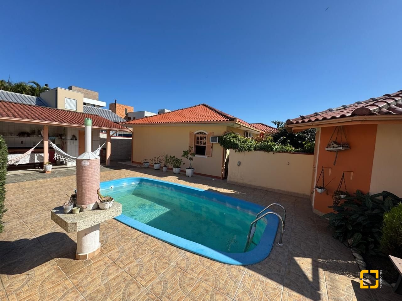 Casa com 235m², 4 quartos (sendo 1 suíte), 2 garagens, no bairro Rio Tavares em Florianópolis