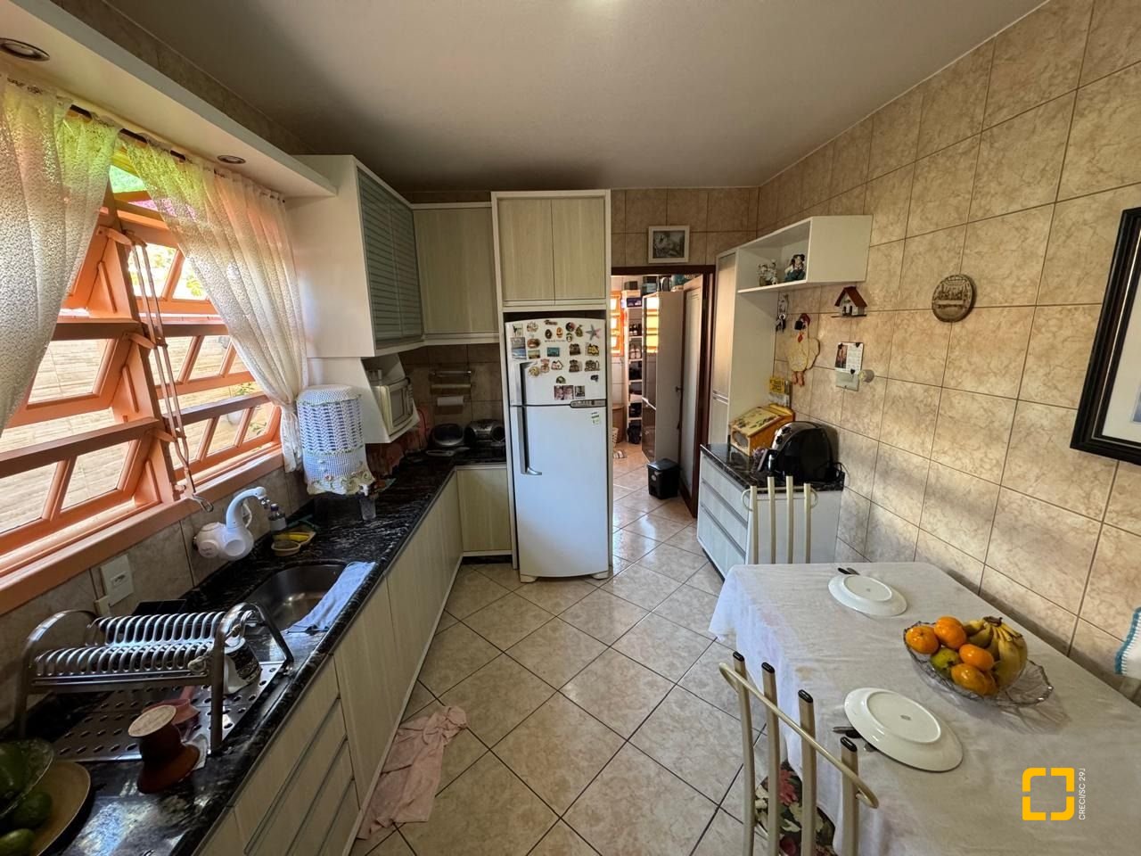 Casa com 235m², 4 quartos (sendo 1 suíte), 2 garagens, no bairro Rio Tavares em Florianópolis