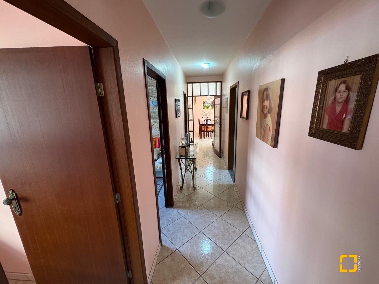 Casa com 235m², 4 quartos (sendo 1 suíte), 2 garagens, no bairro Rio Tavares em Florianópolis