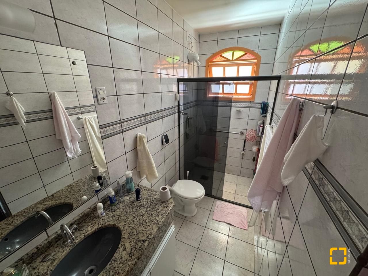 Casa com 235m², 4 quartos (sendo 1 suíte), 2 garagens, no bairro Rio Tavares em Florianópolis