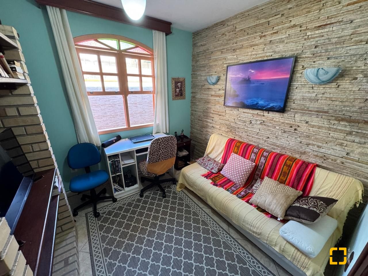 Casa com 235m², 4 quartos (sendo 1 suíte), 2 garagens, no bairro Rio Tavares em Florianópolis