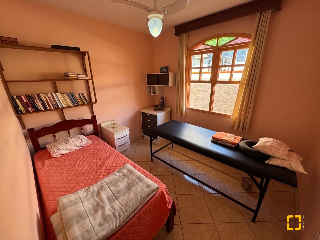 Casa com 235m², 4 quartos (sendo 1 suíte), 2 garagens, no bairro Rio Tavares em Florianópolis