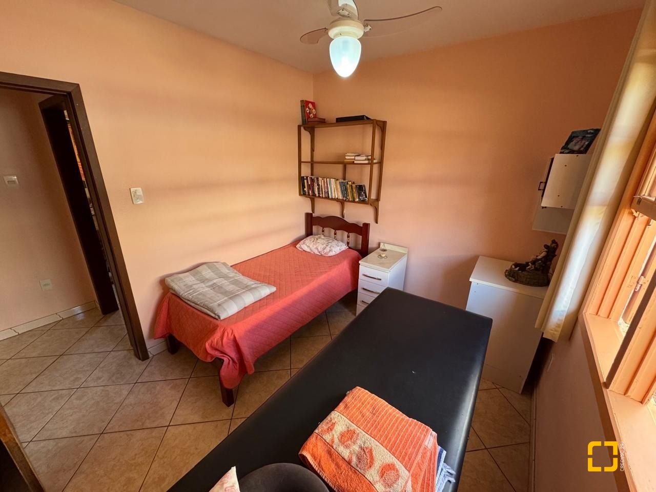 Casa com 235m², 4 quartos (sendo 1 suíte), 2 garagens, no bairro Rio Tavares em Florianópolis