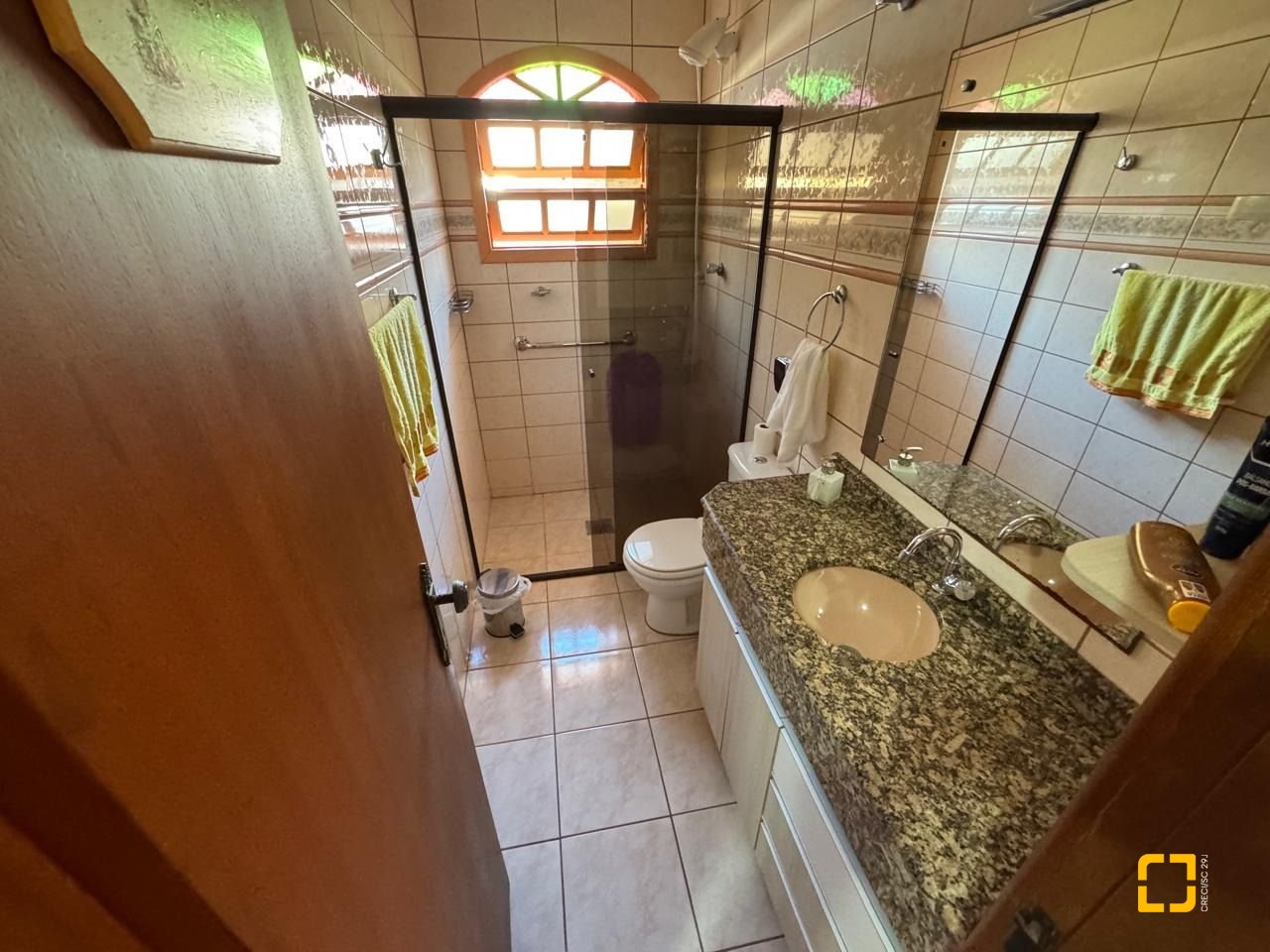 Casa com 235m², 4 quartos (sendo 1 suíte), 2 garagens, no bairro Rio Tavares em Florianópolis