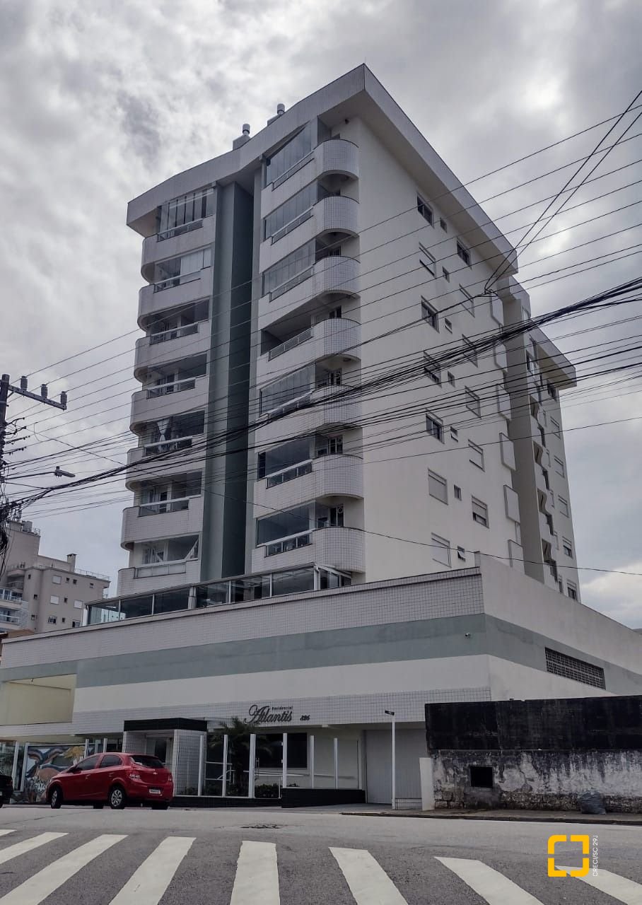 Cobertura com 129m², 6 quartos (sendo 3 suítes), 2 garagens, no bairro Estreito em Florianópolis