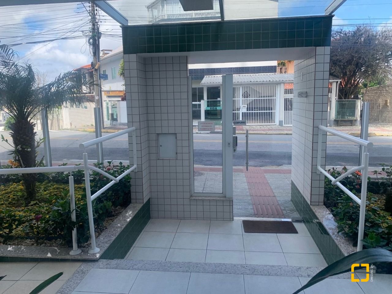 Cobertura com 129m², 6 quartos (sendo 3 suítes), 2 garagens, no bairro Estreito em Florianópolis